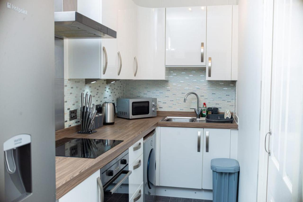 Aberdeen City Centre Flat: 2-Bedroom with Parking Exterior photo