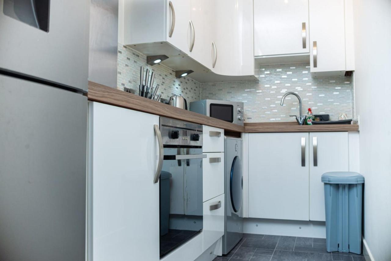 Aberdeen City Centre Flat: 2-Bedroom with Parking Exterior photo