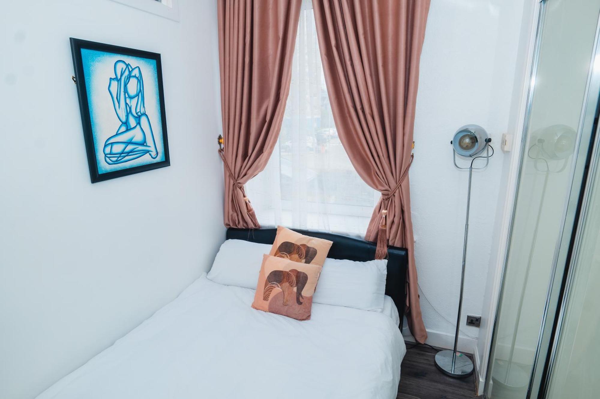 Aberdeen City Centre Flat: 2-Bedroom with Parking Exterior photo